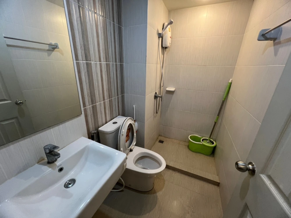 Condo for rent at THE CUBE PRACHA UTHIT, corner unit, very private, great value. You absolutely can't miss this!