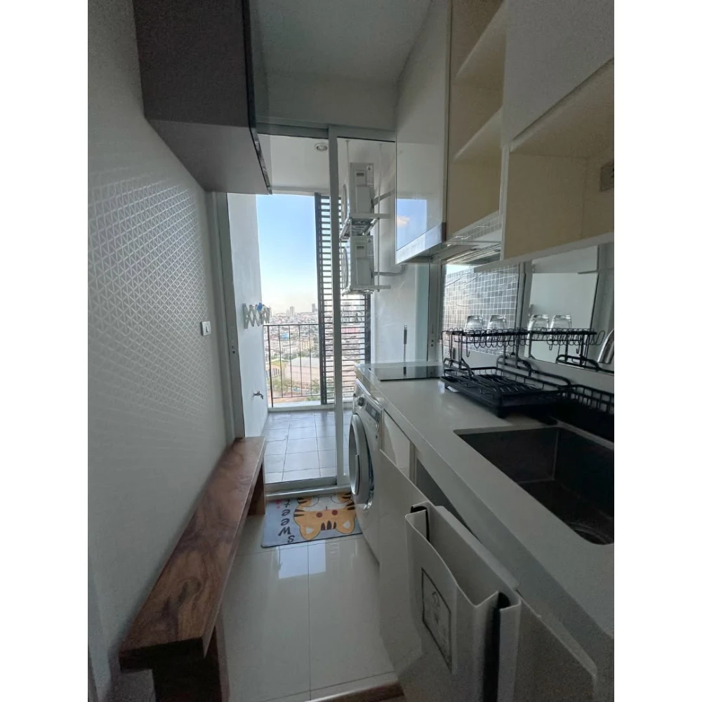 Condo for rent at The Sky Sukhumvit, corner unit, 180-degree city view, no buildings obstructing the view, high level of privacy. Book now!