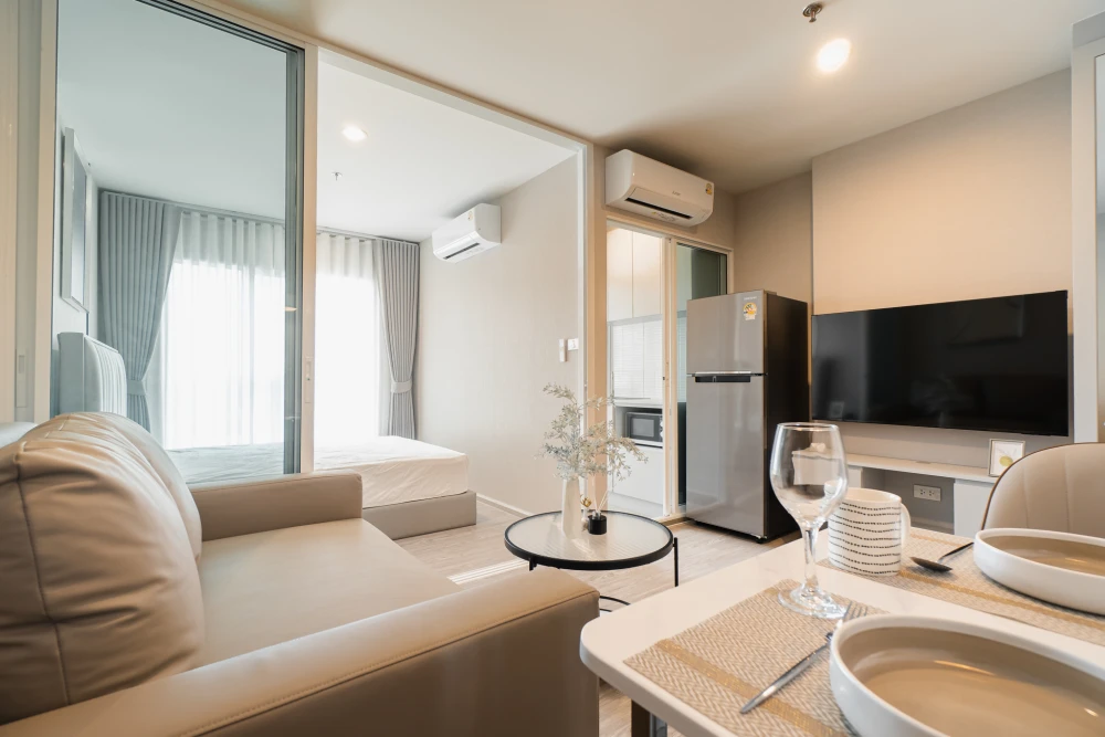 Condo for rent, Regent Home Bangna. Nice, comfortable room with a white, soothing color scheme. Affordable price. Everything you need in one place. Bo