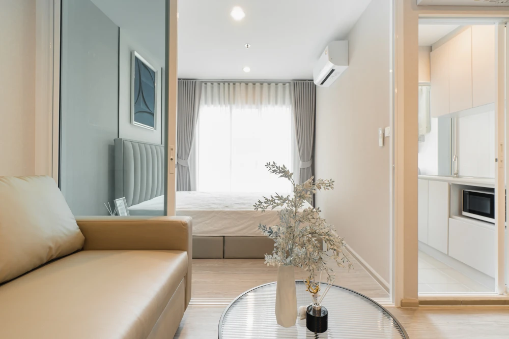 Condo for rent, Regent Home Bangna. Nice, comfortable room with a white, soothing color scheme. Affordable price. Everything you need in one place. Bo