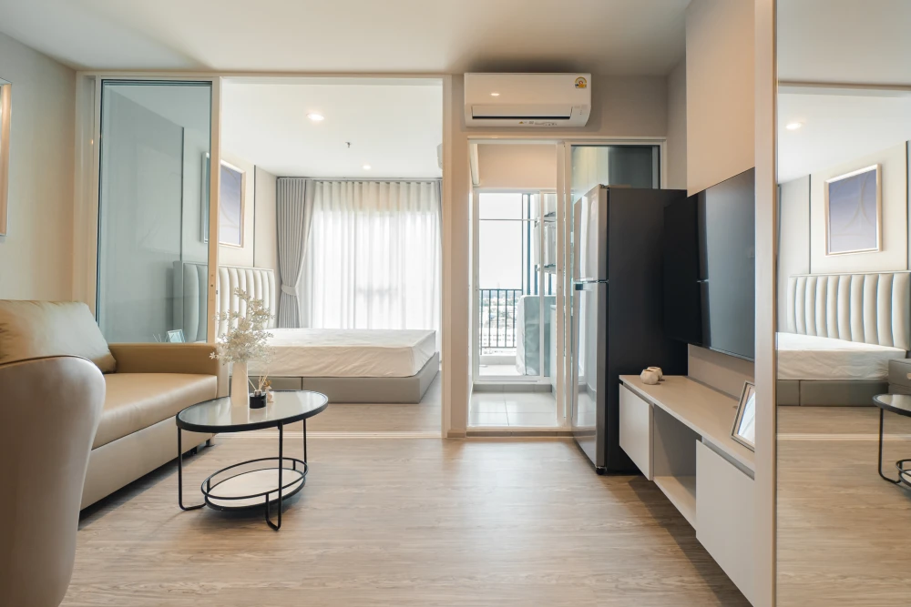 Condo for rent, Regent Home Bangna. Nice, comfortable room with a white, soothing color scheme. Affordable price. Everything you need in one place. Bo