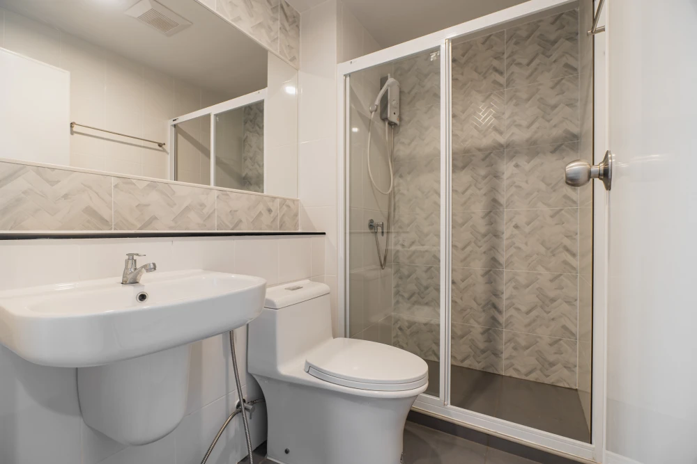 Condo for rent, Regent Home Bangna. Nice, comfortable room with a white, soothing color scheme. Affordable price. Everything you need in one place. Bo