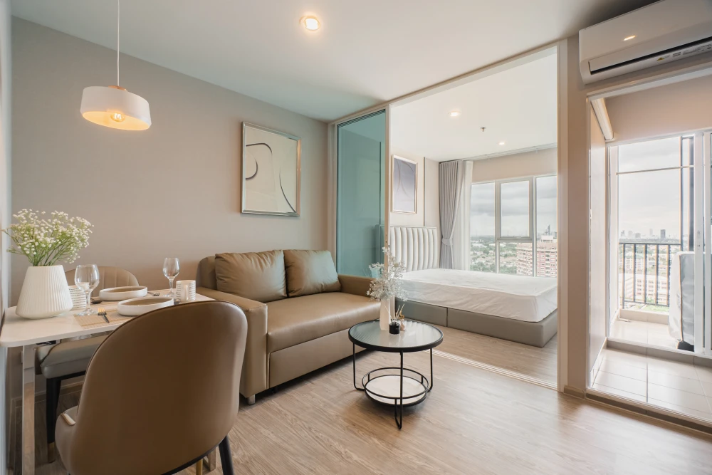 Condo for rent, Regent Home Bangna. Nice, comfortable room with a white, soothing color scheme. Affordable price. Everything you need in one place. Bo
