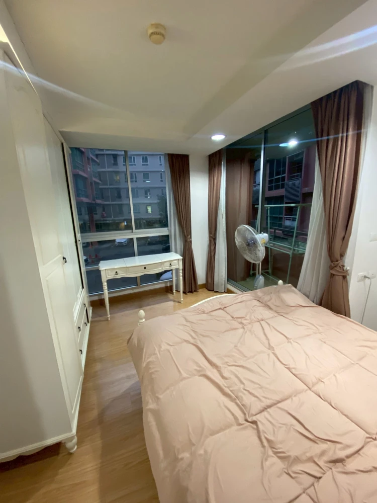Condo for rent: The Kris 5 Ratchada 17. Spacious room, lots of usable space, fully furnished and equipped with appliances. Come reserve now, don't mis