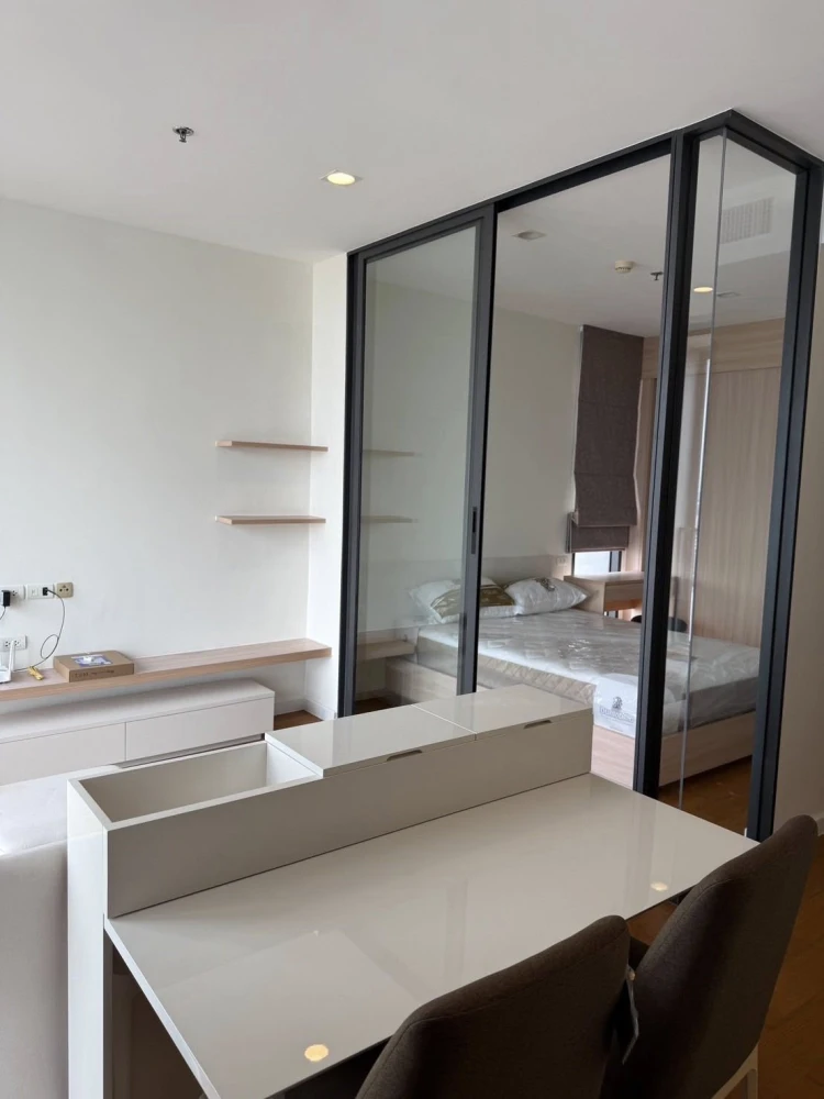 Condo for rent, Bright Wongwian Yai, 20th floor, inner side, corner unit with pool view. Book today! Don't miss out!