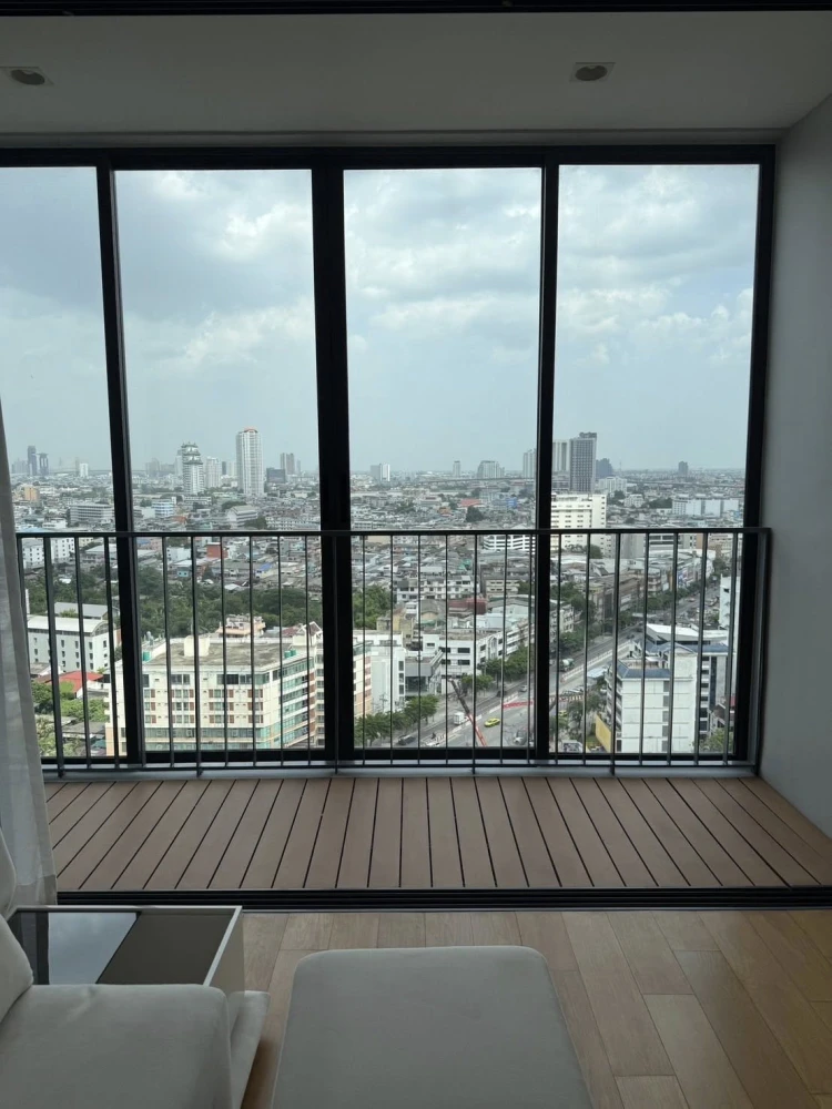Condo for rent, Bright Wongwian Yai, 20th floor, inner side, corner unit with pool view. Book today! Don't miss out!