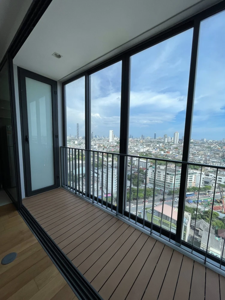 Condo for rent, Bright Wongwian Yai, 20th floor, inner side, corner unit with pool view. Book today! Don't miss out!