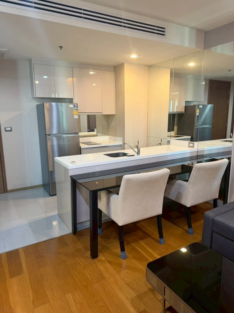 Condominium for rent in the heart of the city – The Address Sathorn. 1-bedroom unit with a bathtub, east-facing view, and convenient transportation.