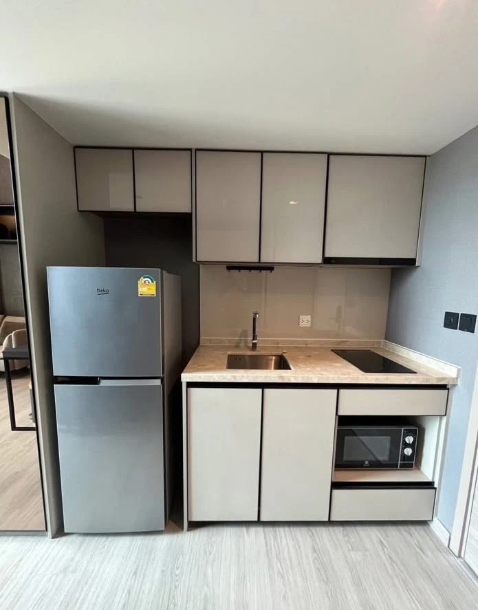 OMG, this room is incredibly beautiful! For Sale/Rent at The Reserve Phahol-Pradipat. Built-in bed, stylish and chic. Grab it now!