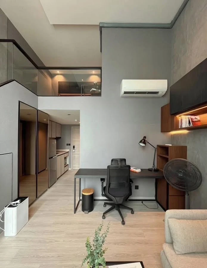 OMG, this room is incredibly beautiful! For Sale/Rent at The Reserve Phahol-Pradipat. Built-in bed, stylish and chic. Grab it now!