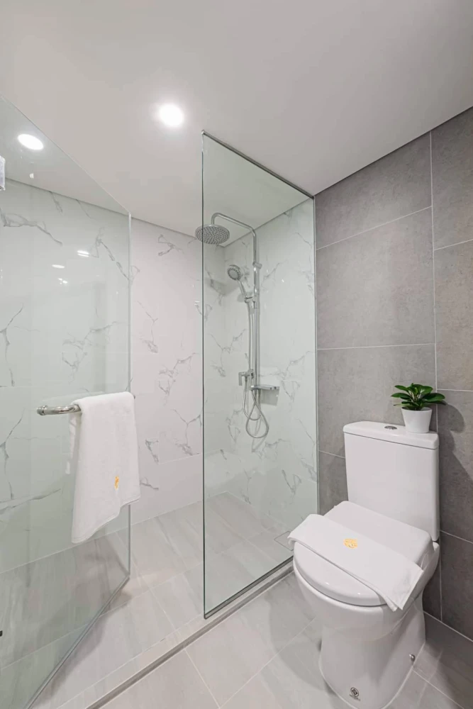 Urgent, cheap sale, condo down payment for sale, Landmark at Grand Station, 14th floor, corner room, privacy, good price, book now.