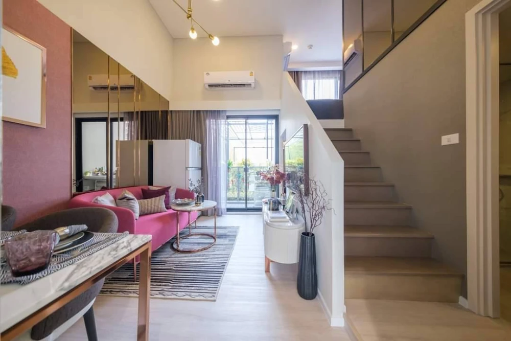 Urgent, cheap sale, condo down payment for sale, Landmark at Grand Station, 14th floor, corner room, privacy, good price, book now.