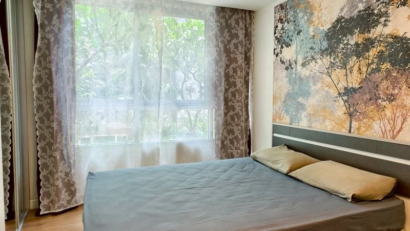 Urgent! Condo for rent at The Kris Ratchada 17, 1 bedroom, 3rd floor, garden view, fully furnished, ready to move in. Don't miss out!
