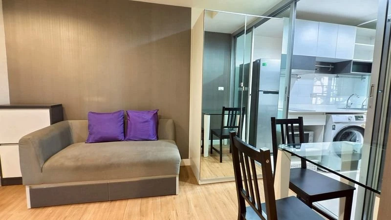 Urgent! Condo for rent at The Kris Ratchada 17, 1 bedroom, 3rd floor, garden view, fully furnished, ready to move in. Don't miss out!