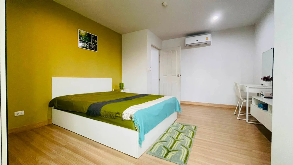 Urgent sale! The Kith Plus Nawamin condo, corner unit, very private, fully furnished with appliances, ready to move in. Buy now!