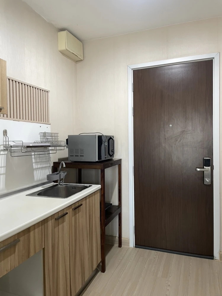 Urgent. Corner room, garden view. Not blocking the view. Simple but very luxurious room decoration. Sell / rent the privacy rewadee.