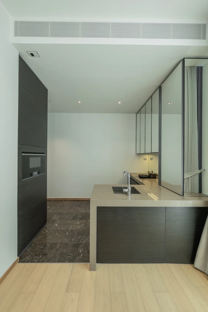Condo for Rent 28 CHIDLOM ” (BTS Chidlom) Good location, very convenient to travel around Bangkok