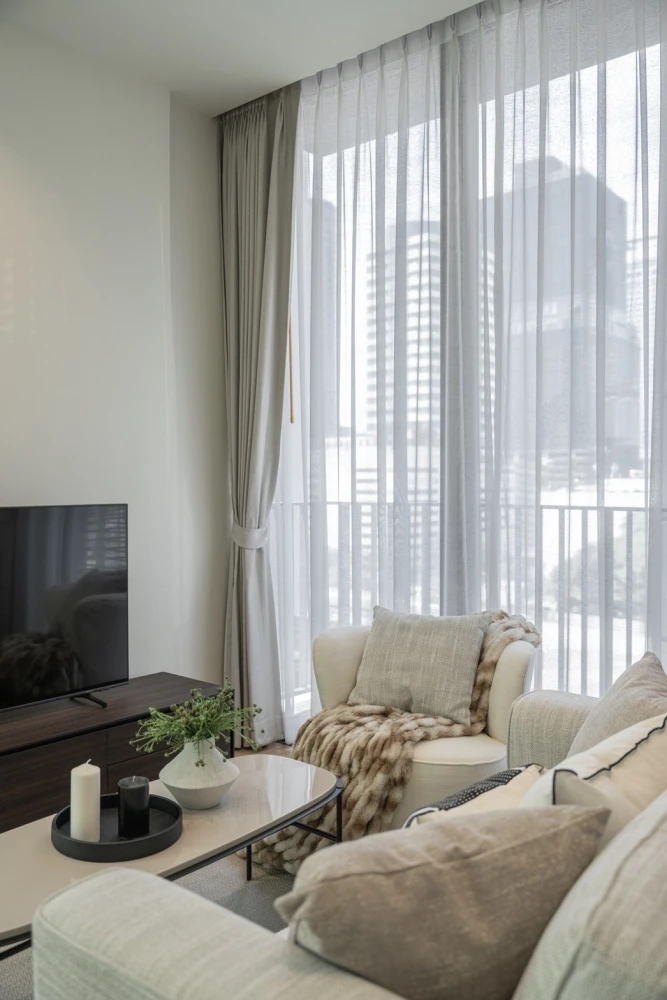 Condo for Rent 28 CHIDLOM ” (BTS Chidlom) Good location, very convenient to travel around Bangkok