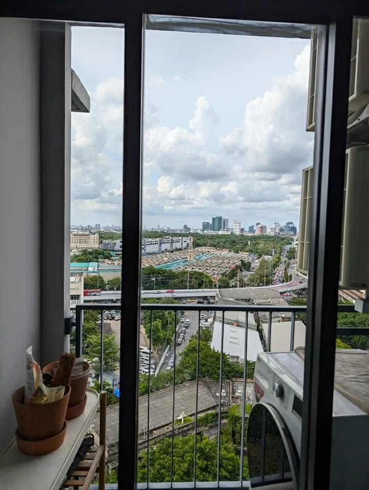 For sale or rent: Ideo Phahonyothin-Chatuchak condo, ready to move in, fully furnished with appliances. Just bring your personal belongings.
