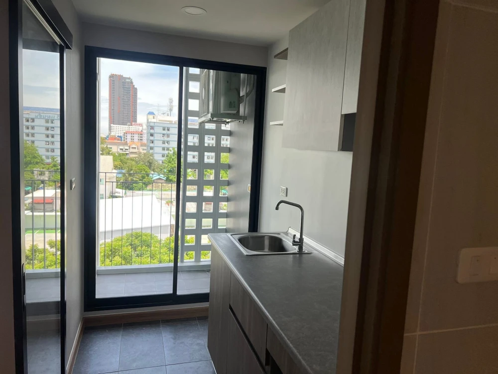 Condo for rent at THE CUBE LOFT Srinakarin - Theppharak. The unit is partitioned into separate, well-defined zones. Great price! Book now!