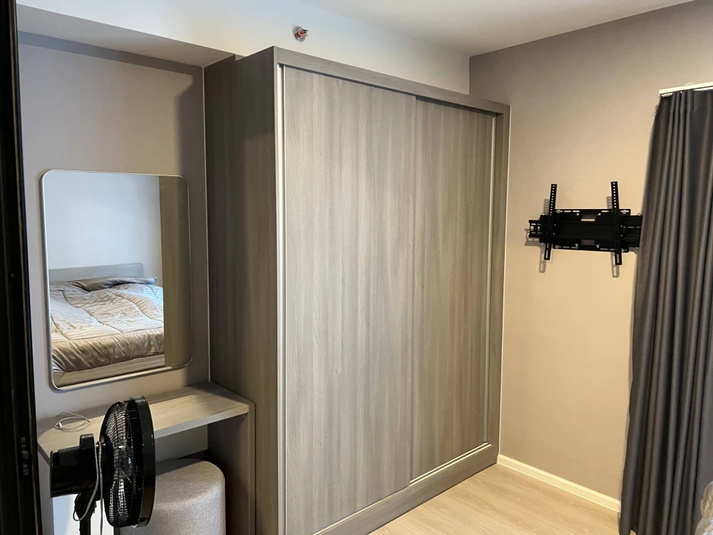 For rent: a private corner unit at a space mega, 32nd floor with great views. Fully furnished with appliances. Book now, don't miss out!
