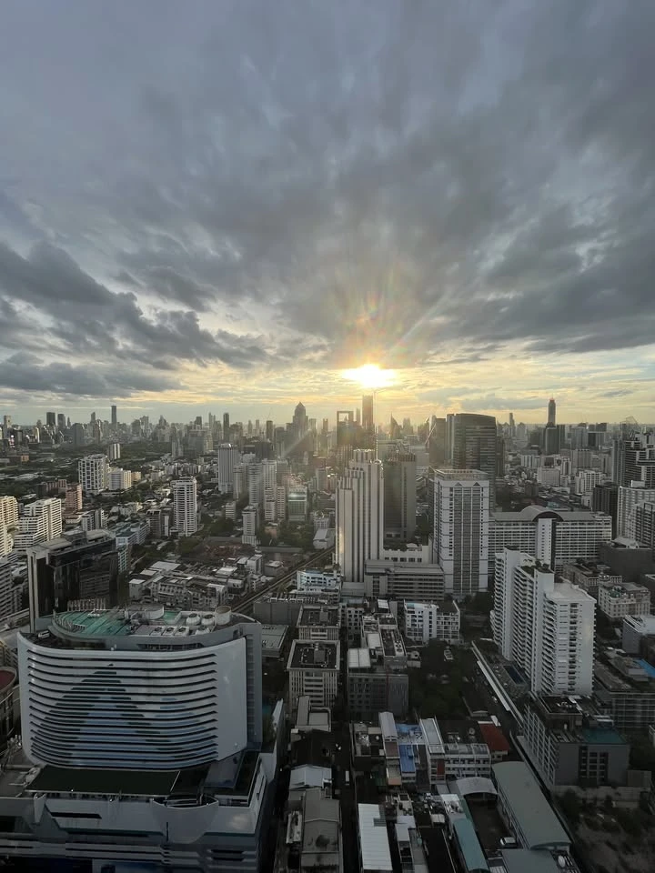 Ashton Asoke for rent, beautifully decorated room, well-built, 44th floor, high view, convenient, complete in one place, come and reserve now.