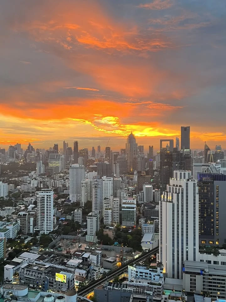 Ashton Asoke for rent, beautifully decorated room, well-built, 44th floor, high view, convenient, complete in one place, come and reserve now.