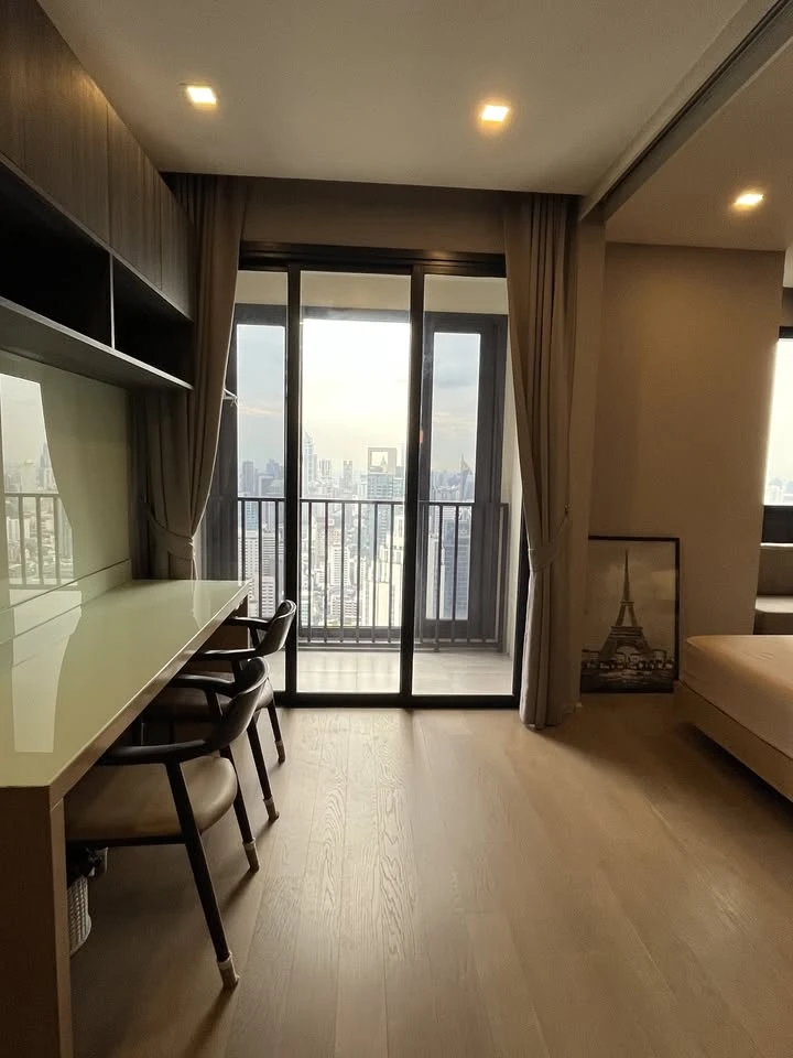 Ashton Asoke for rent, beautifully decorated room, well-built, 44th floor, high view, convenient, complete in one place, come and reserve now.