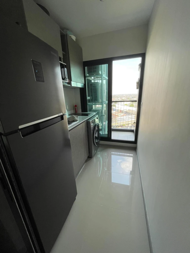 For rent: Aspire Erawan prime, large room, comfortable, 19th floor, high view, hurry and reserve now before you miss out.