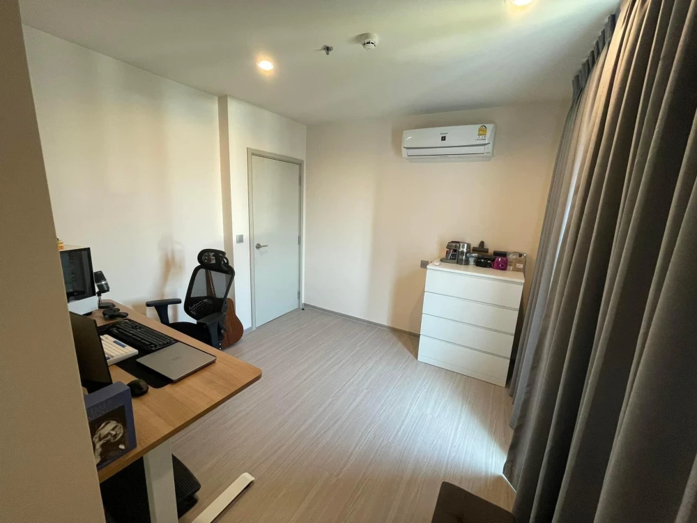 For rent: Aspire Erawan prime, large room, comfortable, 19th floor, high view, hurry and reserve now before you miss out.