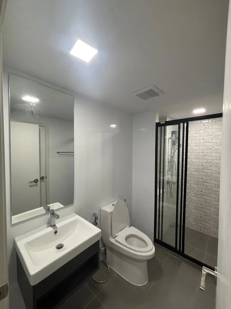 For rent Atmoz Kanaal Rangsit, bright room, separated. Comes with amenities You can't miss it.