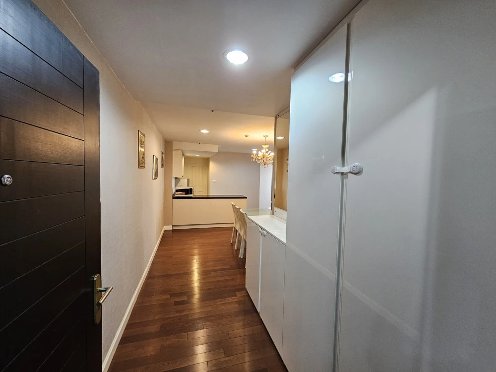 Spacious condo for rent at Belle Grand Rama 9. Excellent living space on the 28th floor with stunning views. Don't miss out!