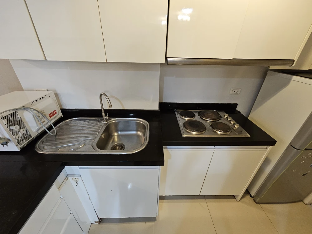 Spacious condo for rent at Belle Grand Rama 9. Excellent living space on the 28th floor with stunning views. Don't miss out!