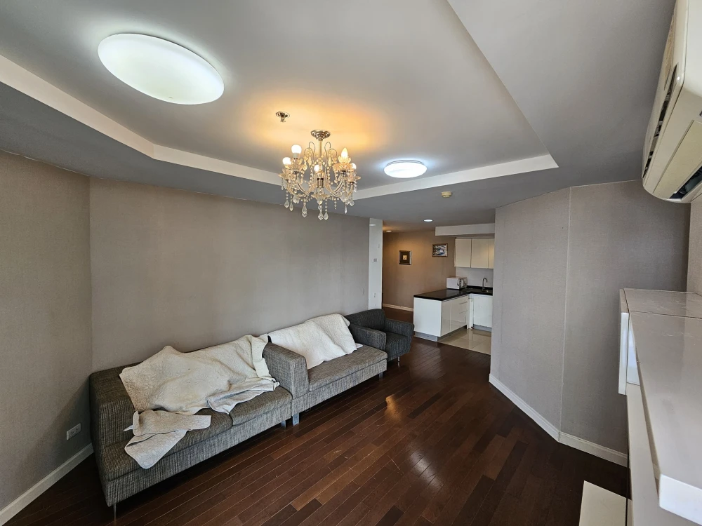 Spacious condo for rent at Belle Grand Rama 9. Excellent living space on the 28th floor with stunning views. Don't miss out!