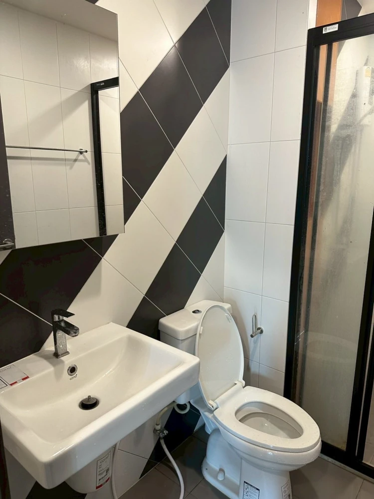 Condo for rent: THE BASE SAPHANMAI, a lovely room with beautiful wallpaper. Everything is complete here. Come and reserve now.