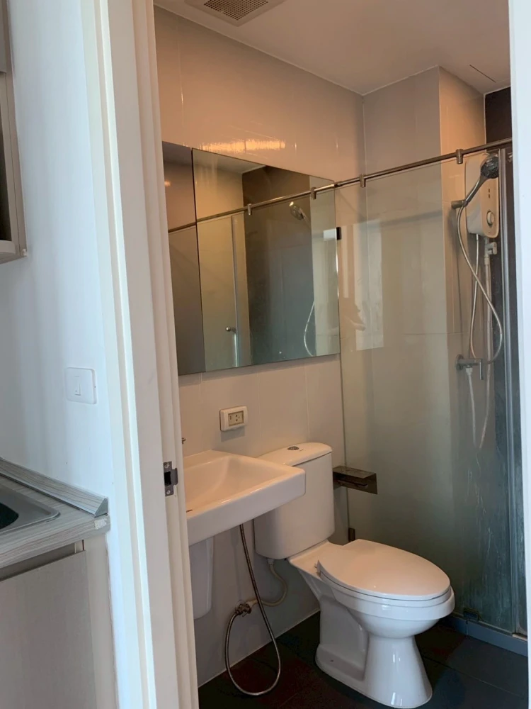 Condo for rent at The Origin Ram 209 Interchange. The unit is partitioned into separate, clearly defined zones. Great price! Book now!