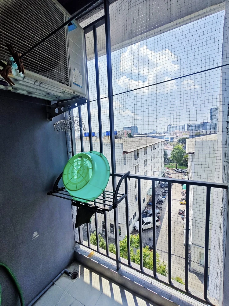 For rent, D condo Ramkhamhaeng 64, 7th floor, fully furnished with furniture from IKEA. Plus a separate kitchen. Book now.