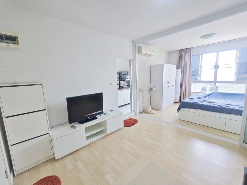 For rent, D condo Ramkhamhaeng 64, 7th floor, fully furnished with furniture from IKEA. Plus a separate kitchen. Book now.
