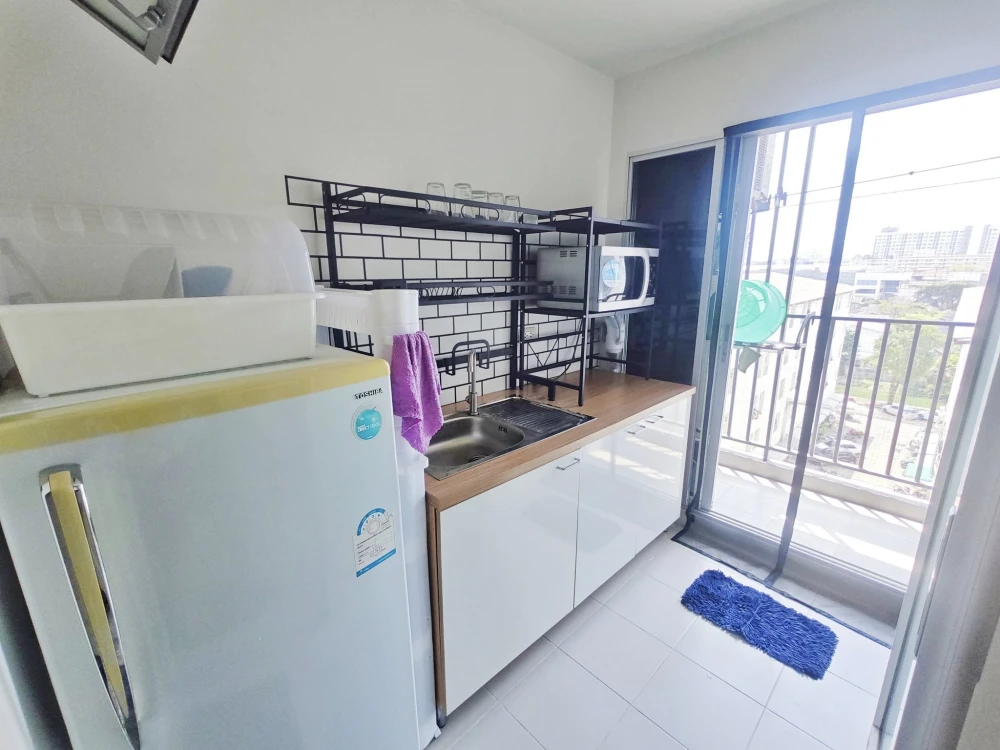 For rent, D condo Ramkhamhaeng 64, 7th floor, fully furnished with furniture from IKEA. Plus a separate kitchen. Book now.