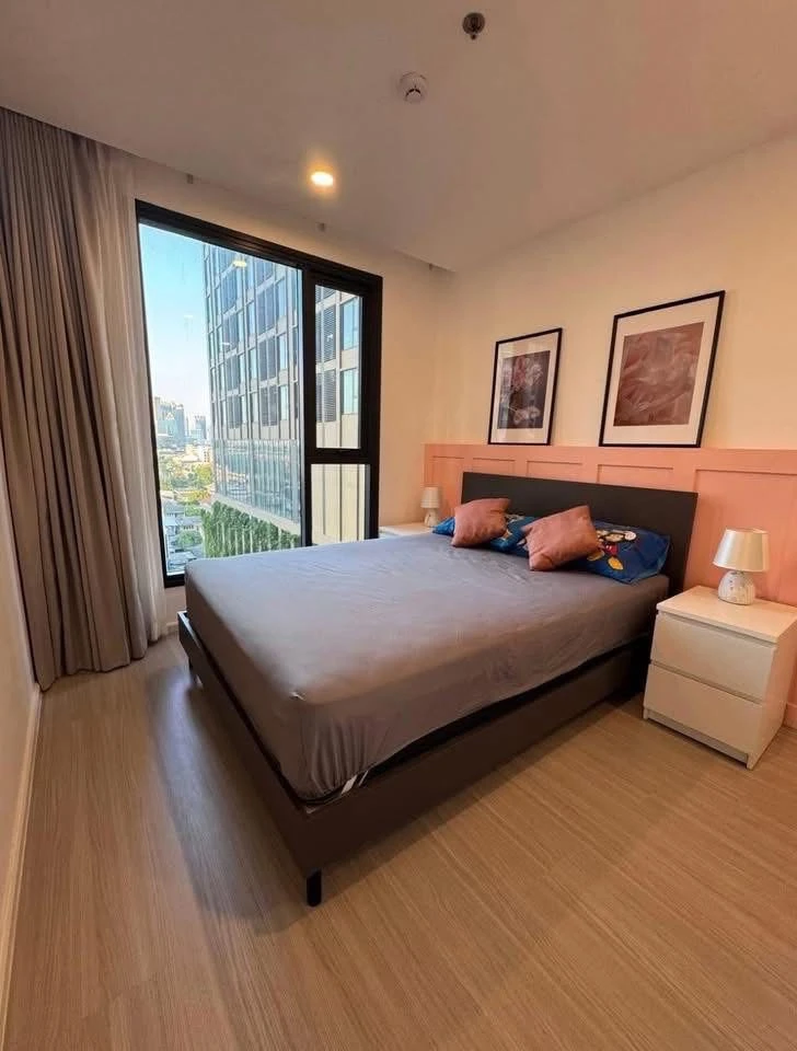 For rent: Denim Jatujak, a nice room with complete furniture and appliances. Just come and move in. You must not miss it.