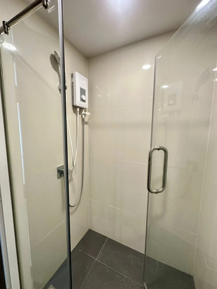 For rent: Dolce Lasalle, a nice room with complete facilities. Hurry and reserve now. Don't miss out!