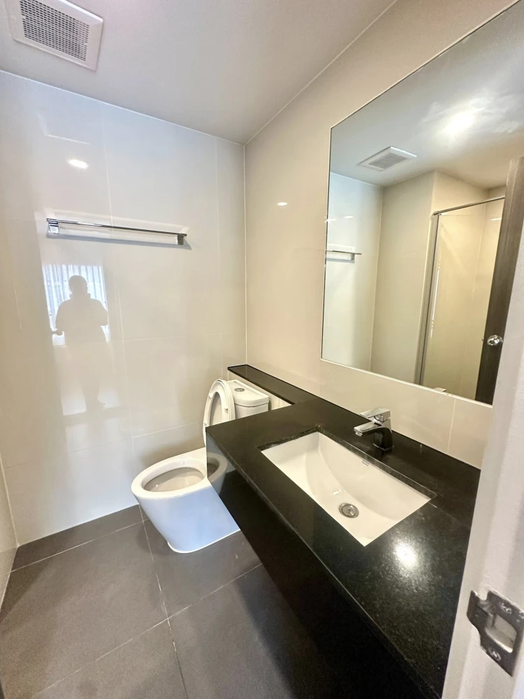 For rent: Dolce Lasalle, a nice room with complete facilities. Hurry and reserve now. Don't miss out!