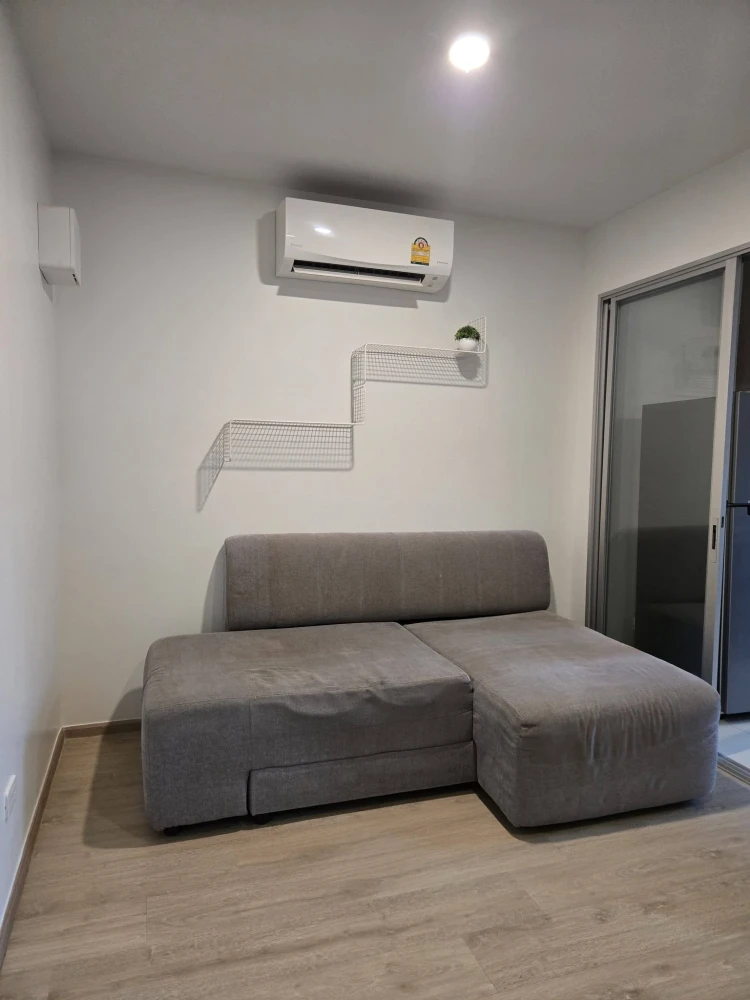 For rent: Elio Del Moss Phahonyothin 34, corner unit, 5th floor, garden and pool view. Amazing price! You don't want to miss this!