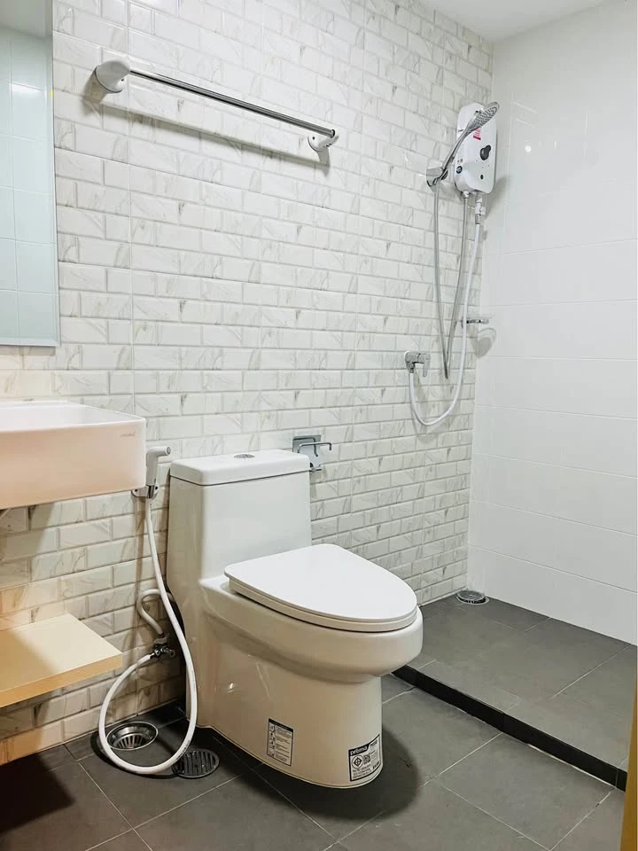 For rent Feel Condo Lat Phrao 122, a nice room, complete with furniture and electrical appliances. If you don't reserve, you'll regret it later.