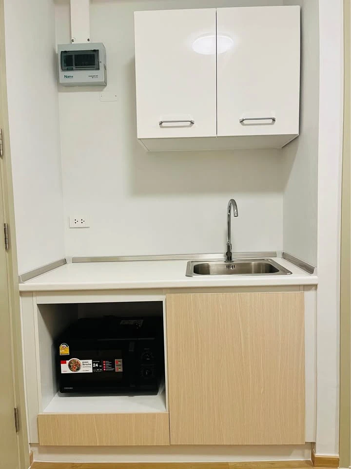 For rent Feel Condo Lat Phrao 122, a nice room, complete with furniture and electrical appliances. If you don't reserve, you'll regret it later.