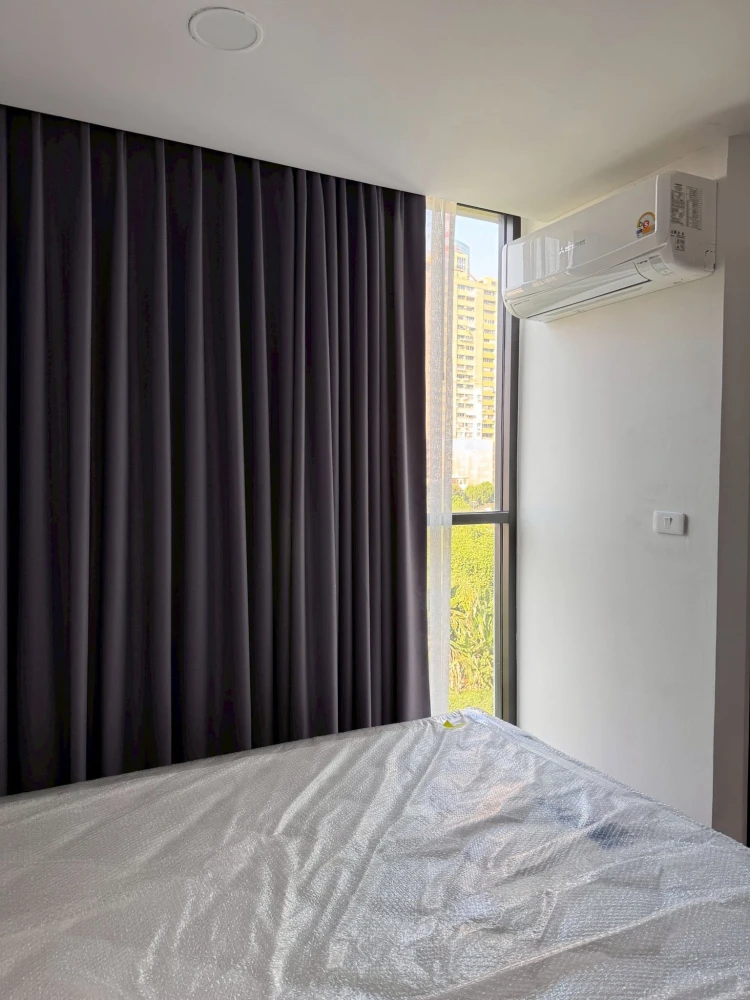 FLEXI Sathon - Charoen Nakhon corner unit for rent, offering privacy and a special price. Don't miss out!