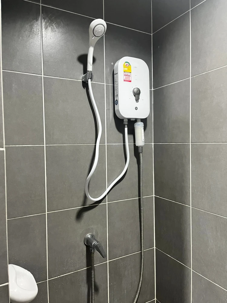 For rent G Condo Sriracha, ready to move in, great price, everything in one place, hurry and reserve before you miss out.