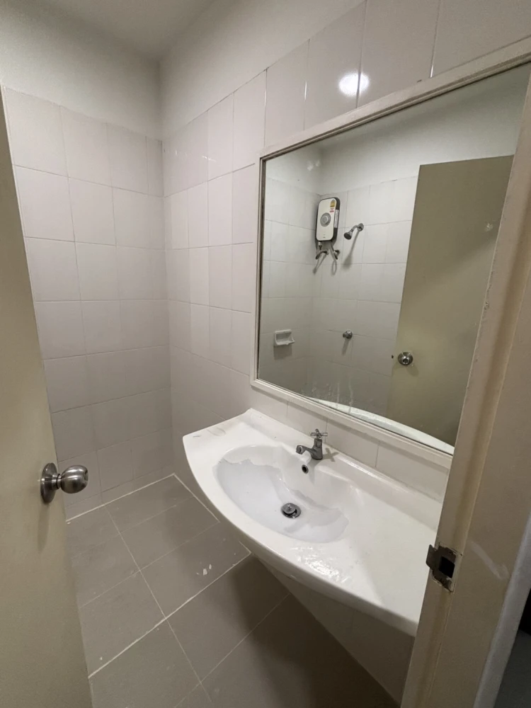 For rent I house rama 9 - eakamai, studio room, 28 sq m., fully furnished, don't miss it!