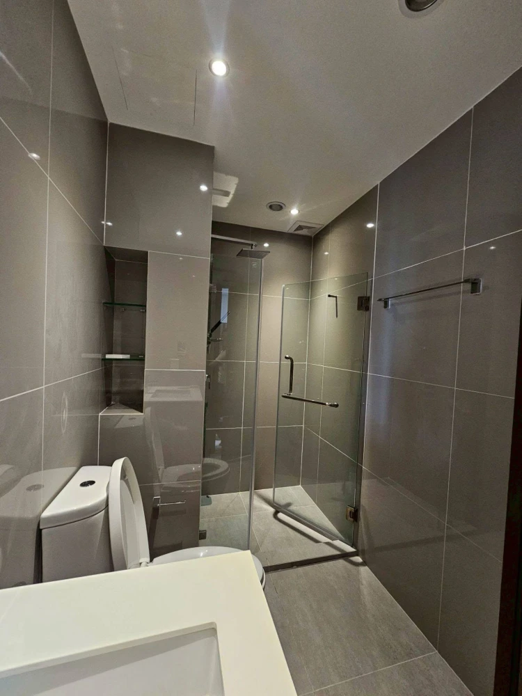 Rent out your spacious and comfortable IDEO MOBI ASOKE condo. Enjoy ample living space and high-quality built-in furnishings. Everything you need is r