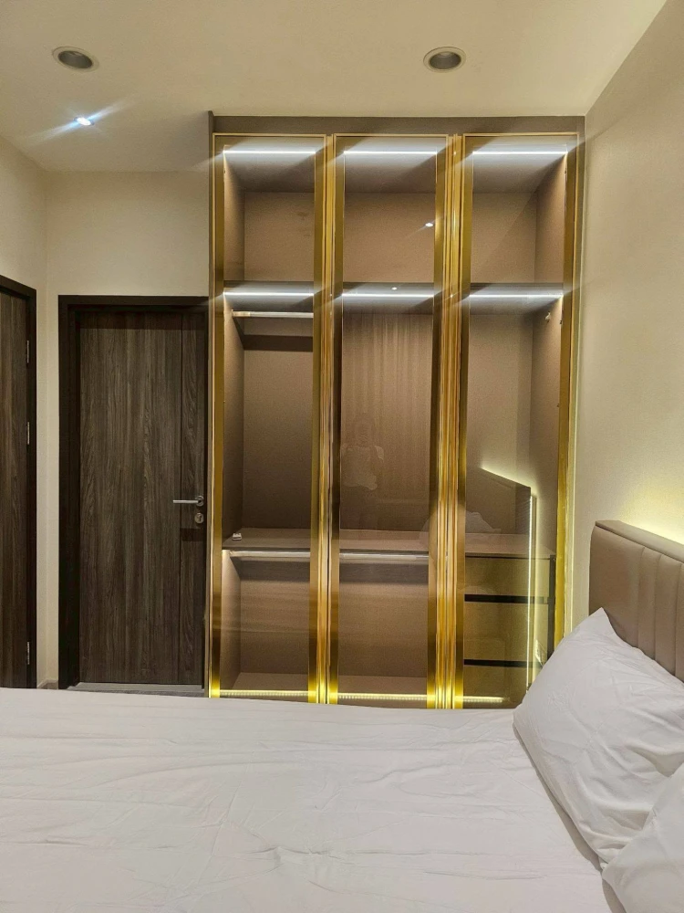 Rent out your spacious and comfortable IDEO MOBI ASOKE condo. Enjoy ample living space and high-quality built-in furnishings. Everything you need is r